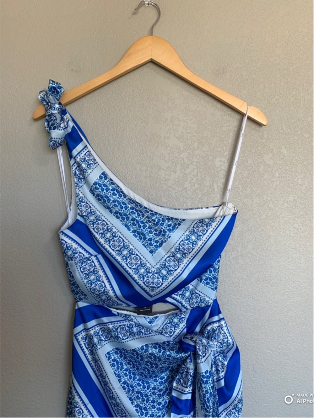 Lulus XS Vacay Beauty Blue Scarf Print One-Shoulder Tie Strap Midi Dress NWT - Picture 5 of 17